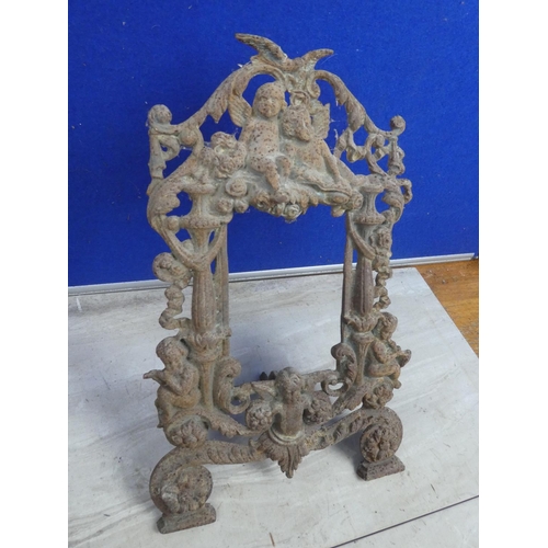 475 - A decorative antique cast iron frame. Approx 23x36cm.