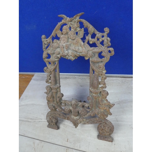 475 - A decorative antique cast iron frame. Approx 23x36cm.