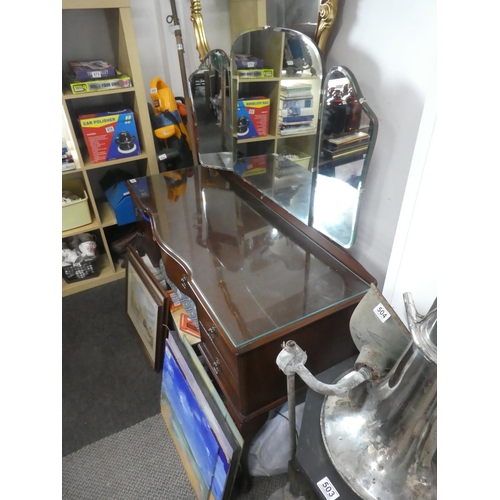 488 - A vintage dressing table with triple mirror. Approx 123x137x48cm.