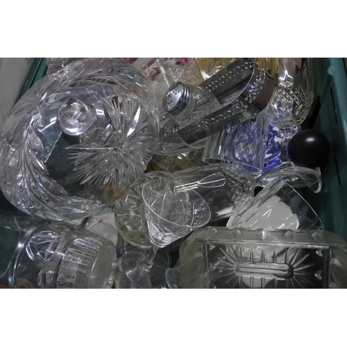 576 - A boxed lot of assorted glassware and ceramics.