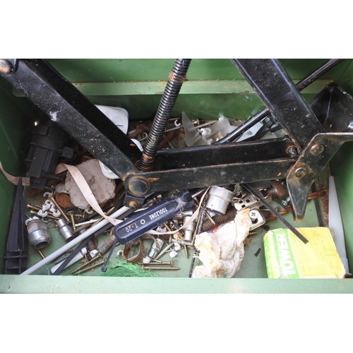 578 - A small metal toolbox and contents.