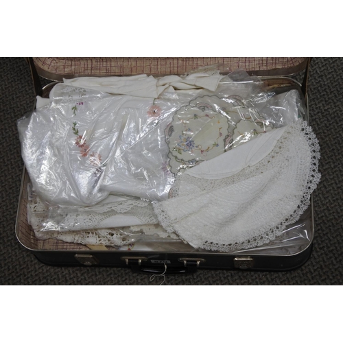 579 - A vintage case containing a lot of various linen.