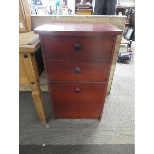 705 - A chest of three drawers.  Approx 49x82x40cm.