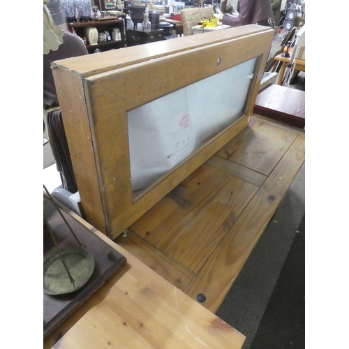 711 - A wooden cased shop counter display case.  Approx 106x52x13cm.