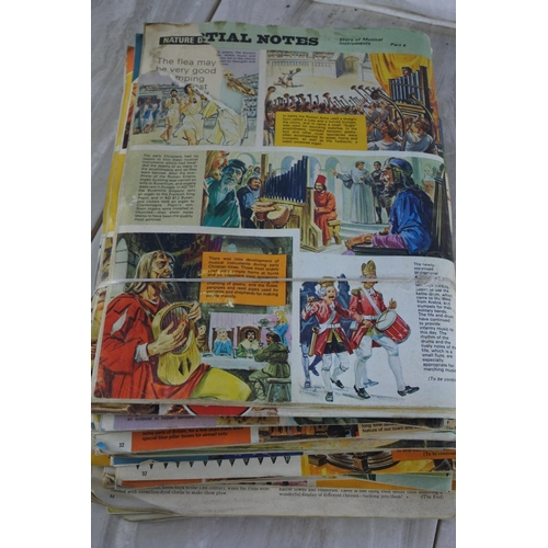 765 - A lot of vintage World of Wonder magazines.