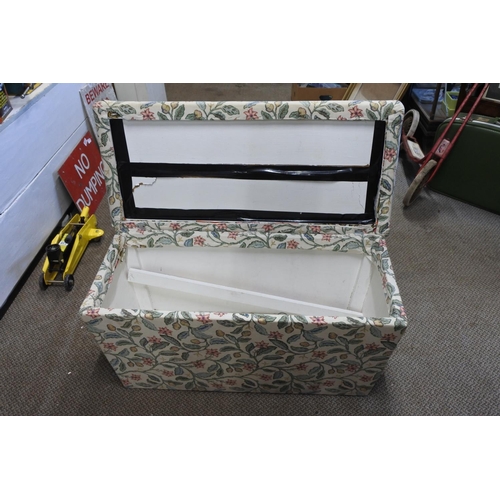 772 - An upholstered ottoman.  Approx 90x45x44cm.