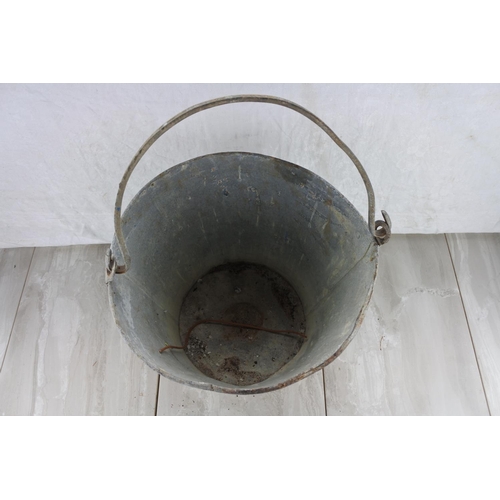 796 - A vintage galvanised bucket.