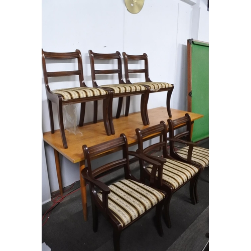 799 - A mahogany dining room table and six chair set.  Approx 100x160x75cm.