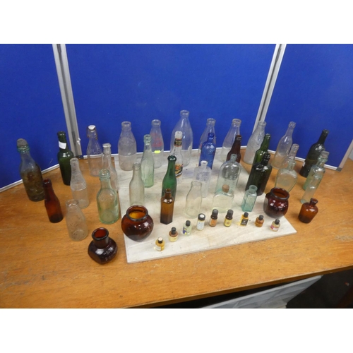 820 - A collection of vintage glass bottles to include Killyman Dairies, Gordon's Gin, Bovril Limited, P M... 