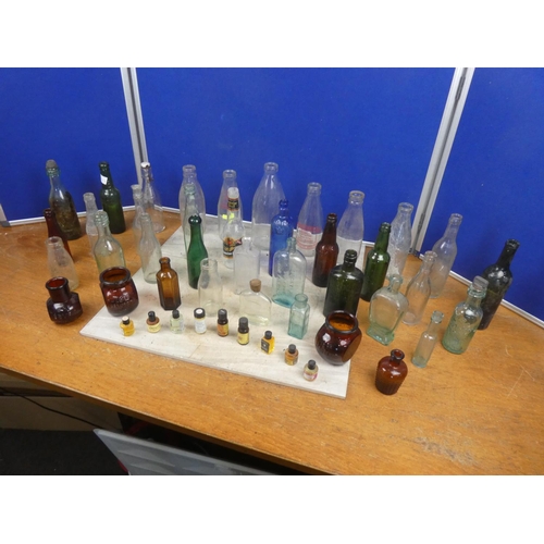 820 - A collection of vintage glass bottles to include Killyman Dairies, Gordon's Gin, Bovril Limited, P M... 