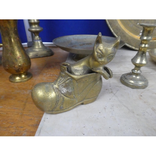 823 - A job lot of various brass candlesticks, trays and more.