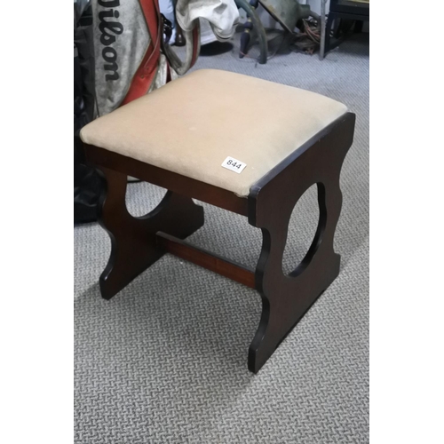 844 - A vintage dressing table stool.  Approx 45x48x40cm.