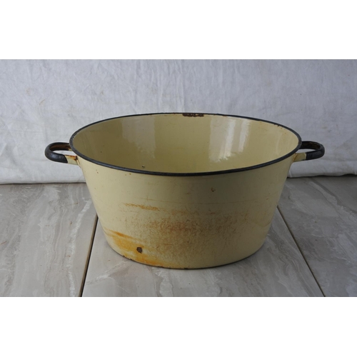 845 - A vintage cream enamel wash tub.