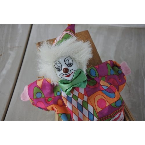 847 - A wooden box with pop up clown.