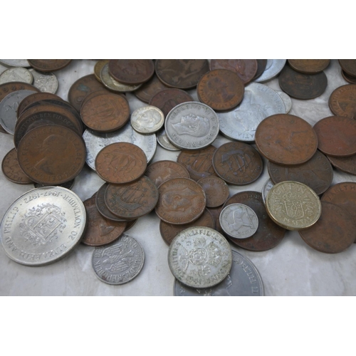 868 - A lot of assorted coinage.