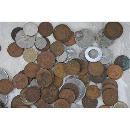 868 - A lot of assorted coinage.