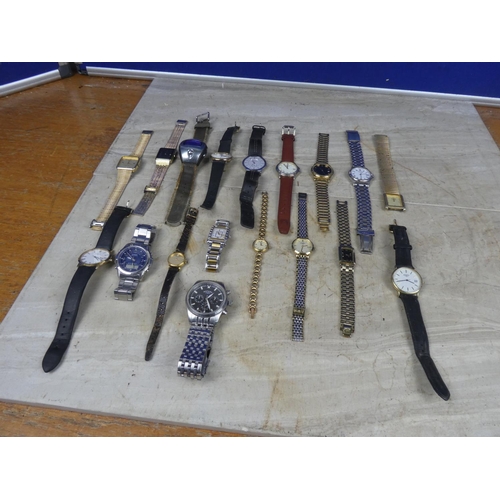 946 - A large lot of assorted watches to include Rotary, Casio for parts and repair.