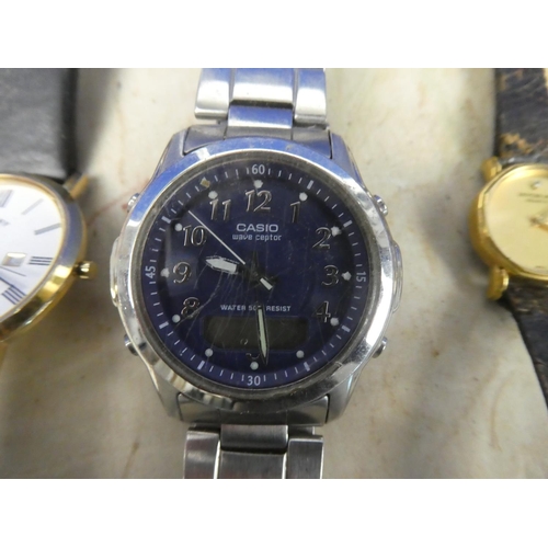 946 - A large lot of assorted watches to include Rotary, Casio for parts and repair.