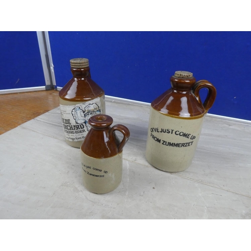 998 - A vintage Pearsons 'Olde Orchard Strong Cider' stoneware flagon and two others.