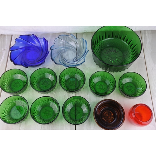 1010 - A vintage green glass dessert set.