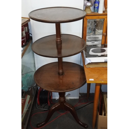 1017 - A stunning antique/ Georgian style 3 tier dumb waiter, in need of some light restoration.  Approx 13... 