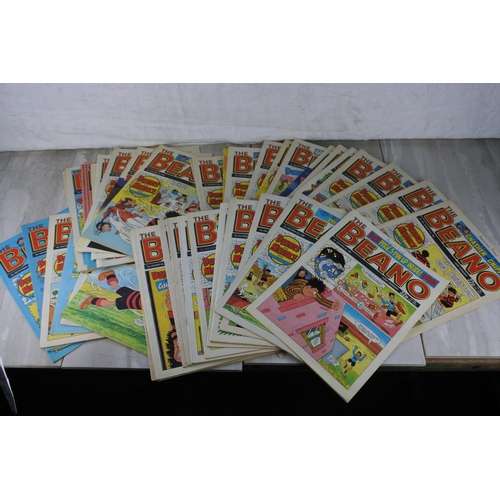 1029 - A lot of 49 vintage Beano comics from 1989.