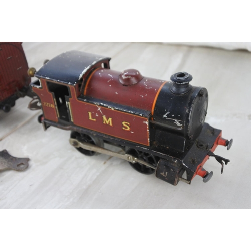 1033 - A vintage Hornby 2270 train with key and a boxed Hornby No1 passenger coach.