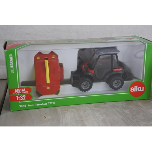 1064 - A boxed Siku 3068 Aebi TerraTrac TT211, a boxed Siku 3060 John Deere Gator and a boxed Vicon Pendulu... 