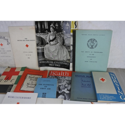 1071 - A very large lot of vintage booklets on the British Red Cross.