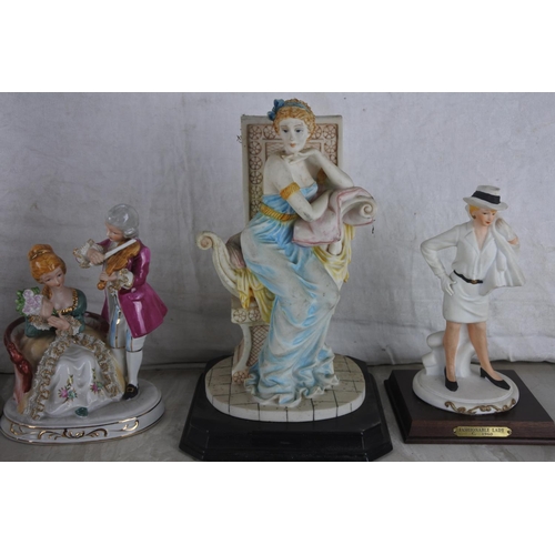 1091 - An assorted lot of ceramic figurines.