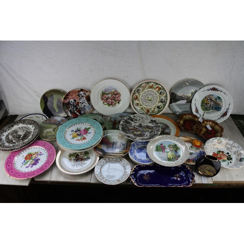 1092 - A lot of collectors plates, a two sectional serving dish and more.