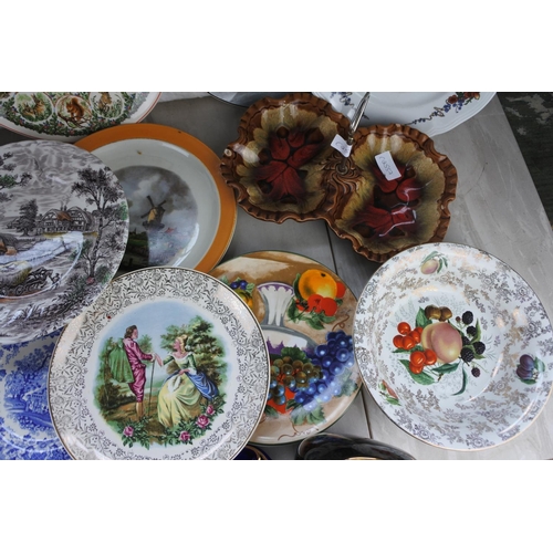 1092 - A lot of collectors plates, a two sectional serving dish and more.