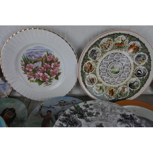 1092 - A lot of collectors plates, a two sectional serving dish and more.