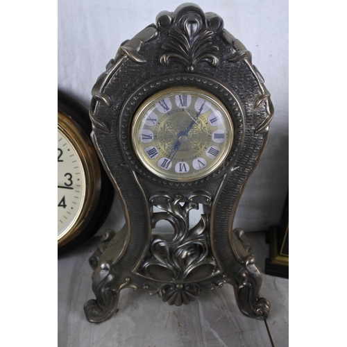 1095 - A very large lot of assorted mantle and wall clocks.