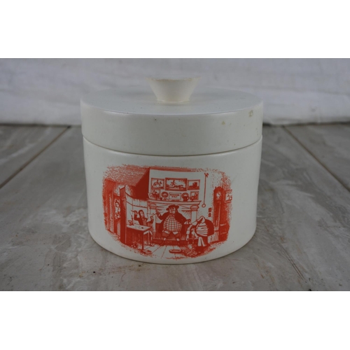 1096 - A vintage Carlton Ware lidded pot.