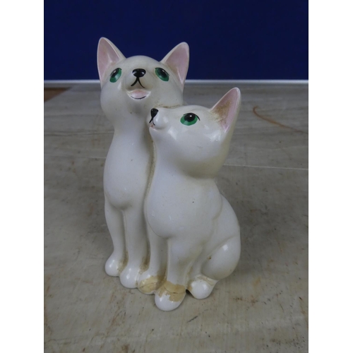 676 - A John Beswick Little Likeables 'Cats Chorus' ornament (a/f).