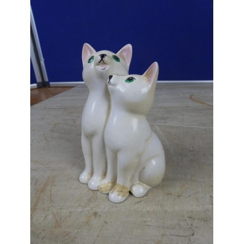 676 - A John Beswick Little Likeables 'Cats Chorus' ornament (a/f).