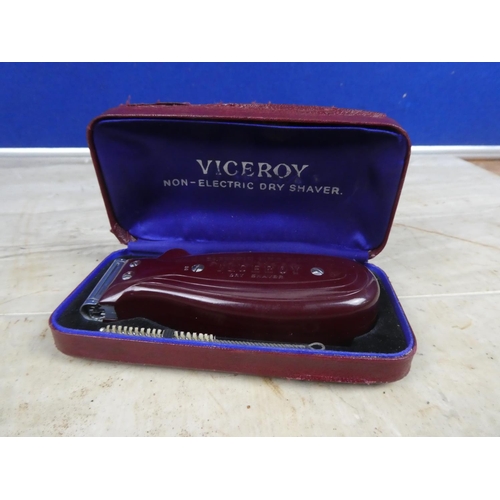 688 - A vintage cased Viceroy shaver.