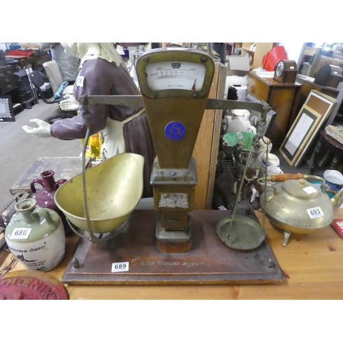 689 - A vintage Autobac True Weight System set of balance shop scales mount on a wooden base.  Approx 51x5... 