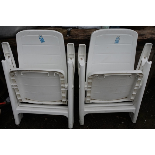 1235 - Two plastic garden seats.