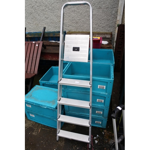 1243 - A metal step-ladder.