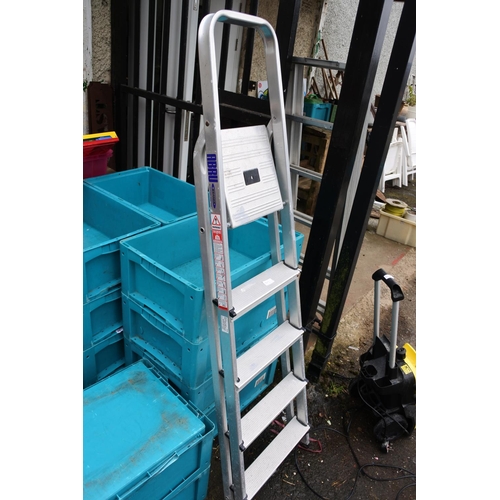 1243 - A metal step-ladder.