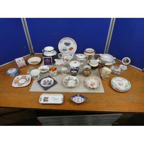 1131 - A boxed Earl Grey's tea cup and saucer and a large lot of other ceramics.