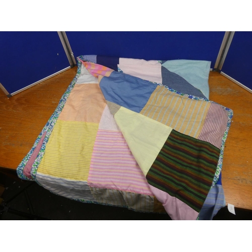 1172 - A vintage handcrafted throw.