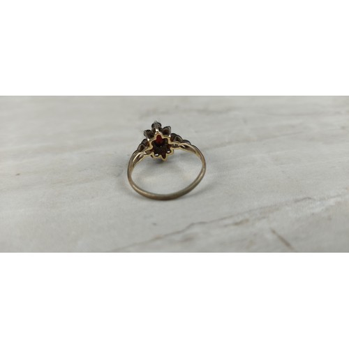 1002 - A stunning antique gold and garnet dress ring.