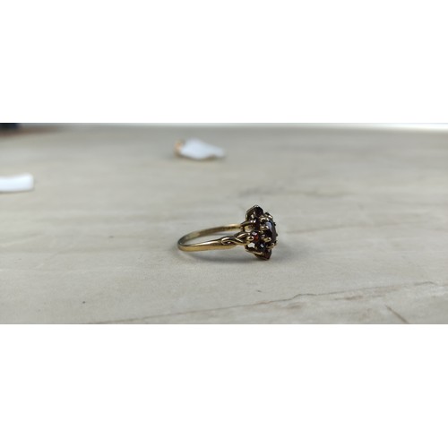 1002 - A stunning antique gold and garnet dress ring.