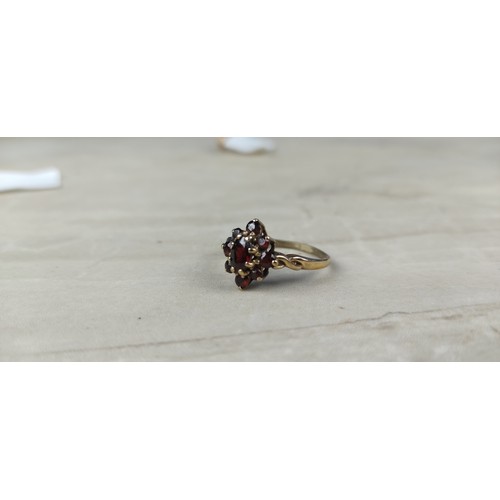 1002 - A stunning antique gold and garnet dress ring.