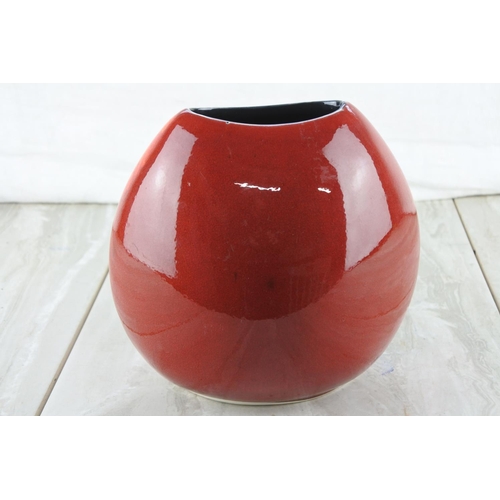 36 - A stunning vintage Poole pottery vase.