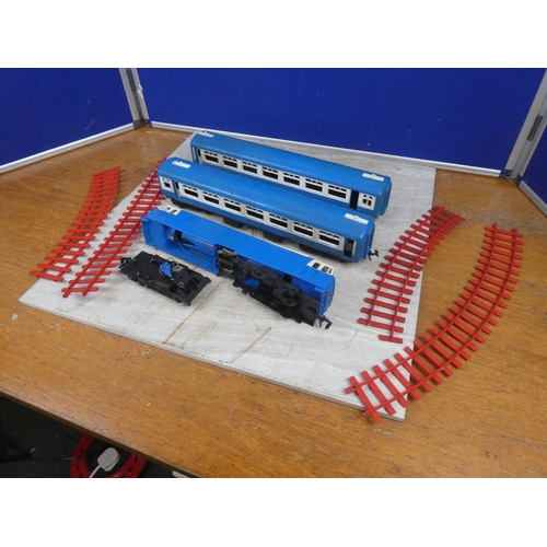 261 - A vintage Blue Liner toy train and some track (a/f)