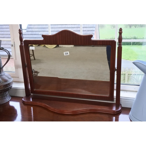 334 - A mahogany dressing table mirror. Approx 80x60cm.